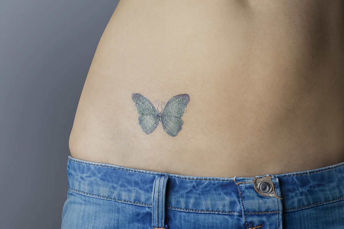 Close-up picture of a tattooed woman
