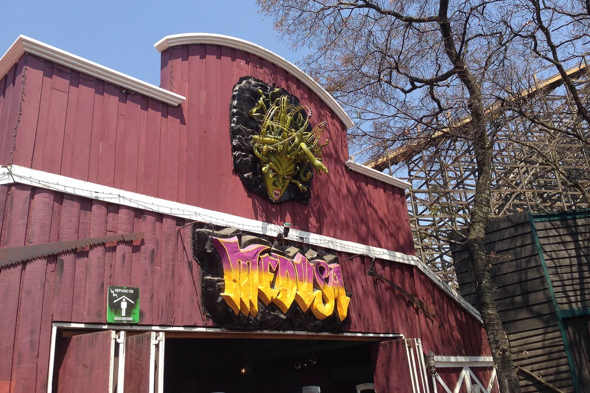 Medusa entrance, Six Flags Mexico