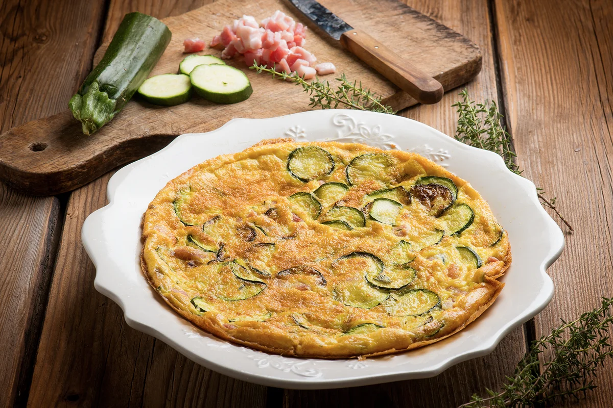 omelette with bacon and zucchinis