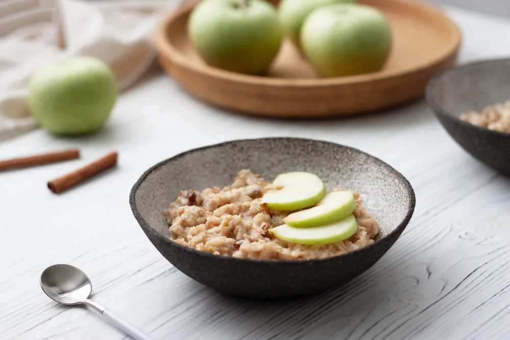Apple cinnamon oatmeal