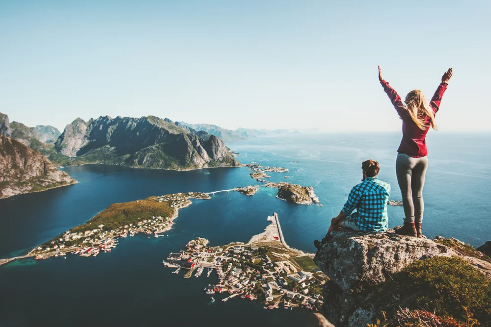 couple on a high cliff
