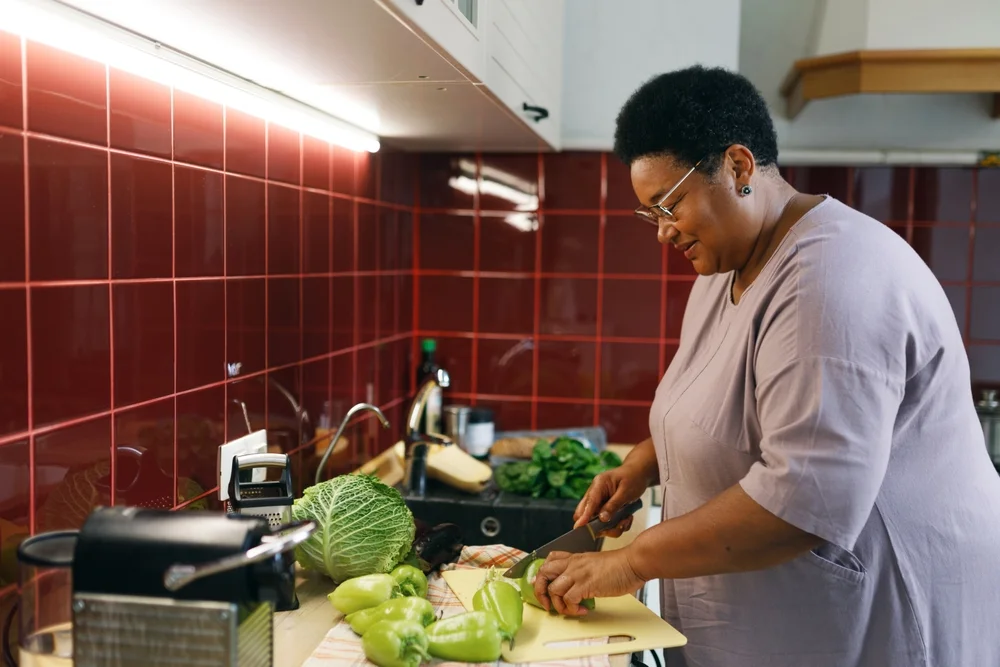 woman chopping vegetables