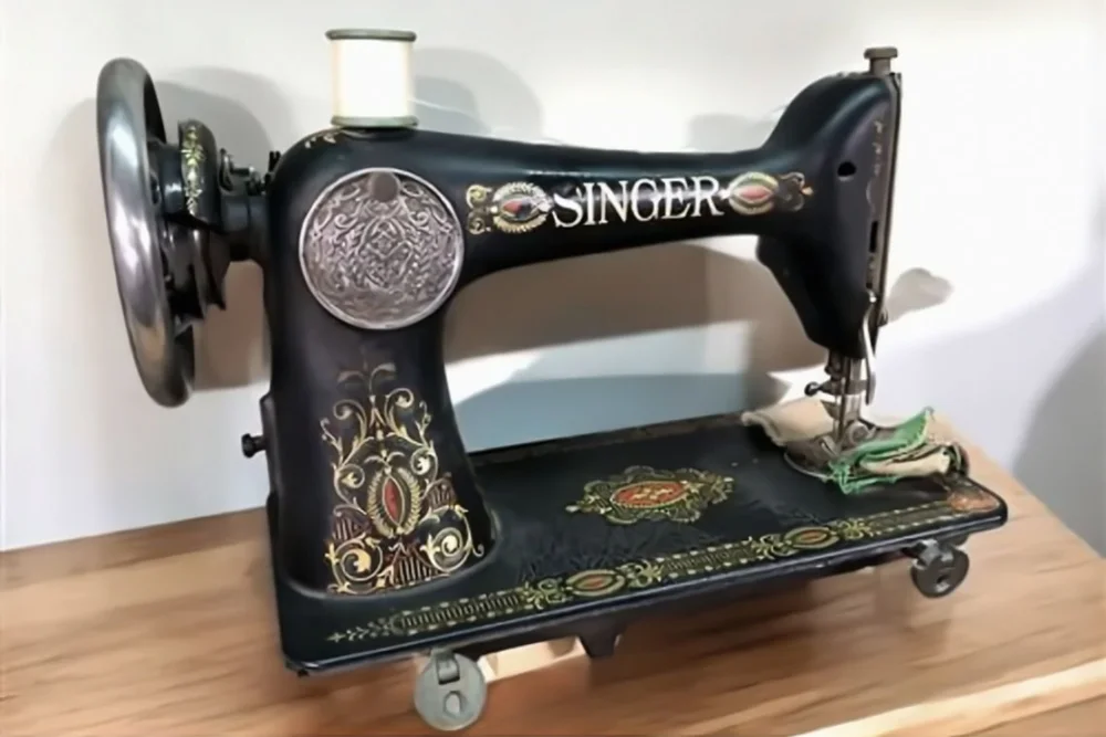 1918 Singer Red Eye Sewing Machine