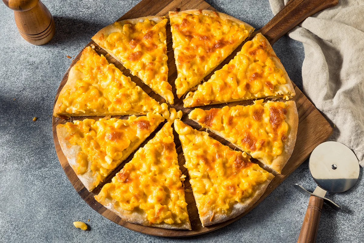 Homemade Macaroni and Cheese Pizza with Cheddar
