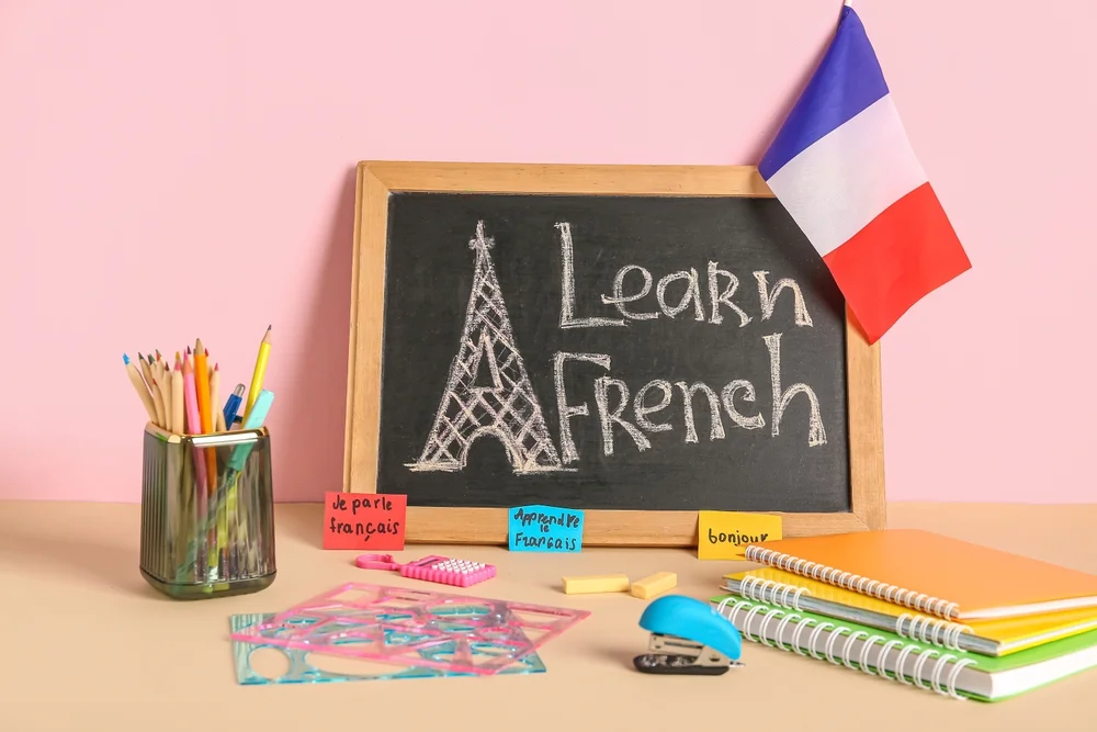 chalkboard that says "learn French"