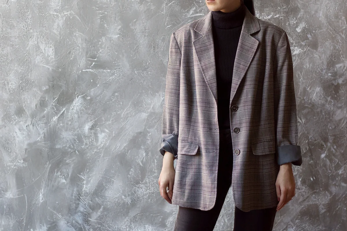 Woman wearing grey oversized blazer