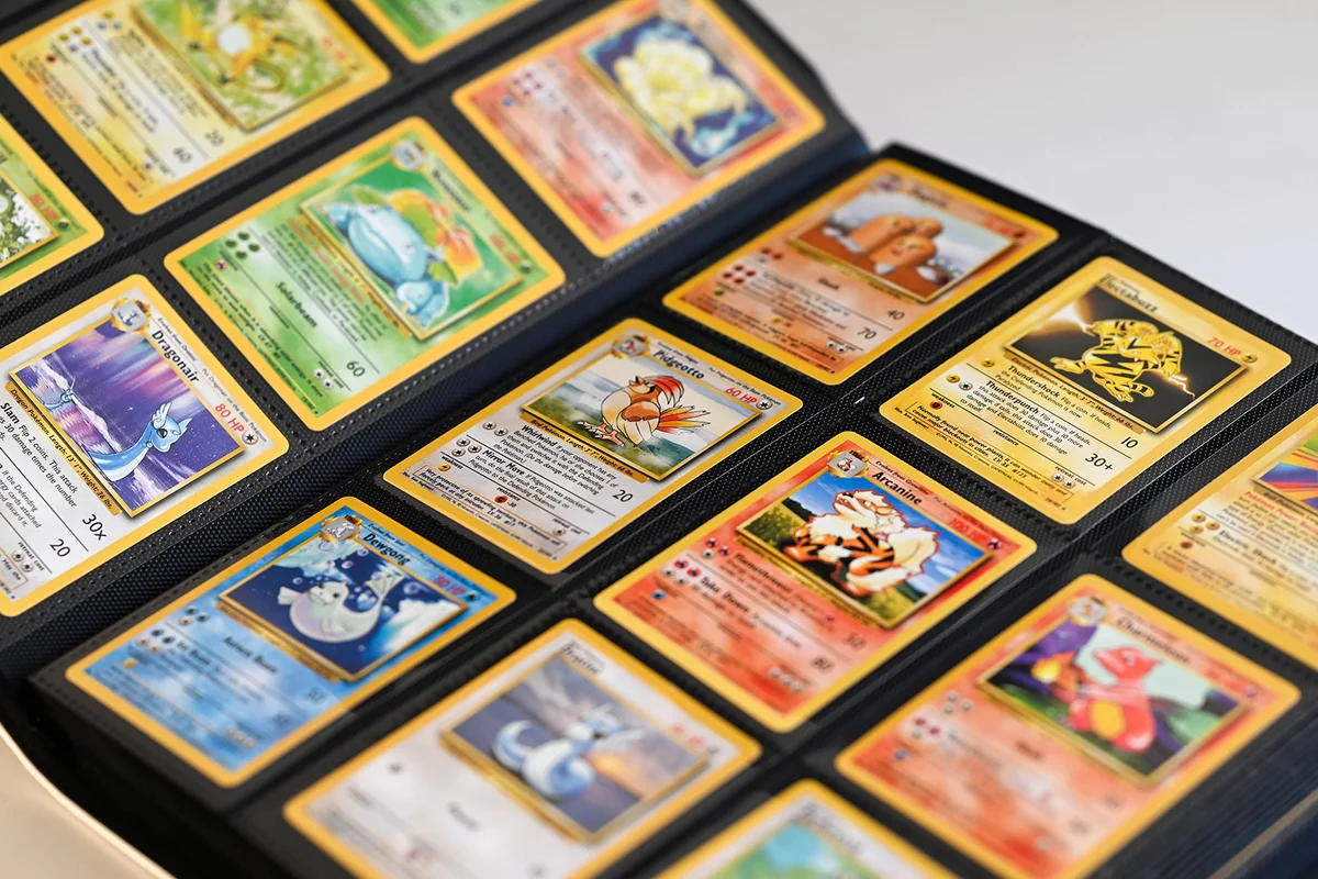 1995 Pokemon Cards, Pokemon cards distributed on the white table