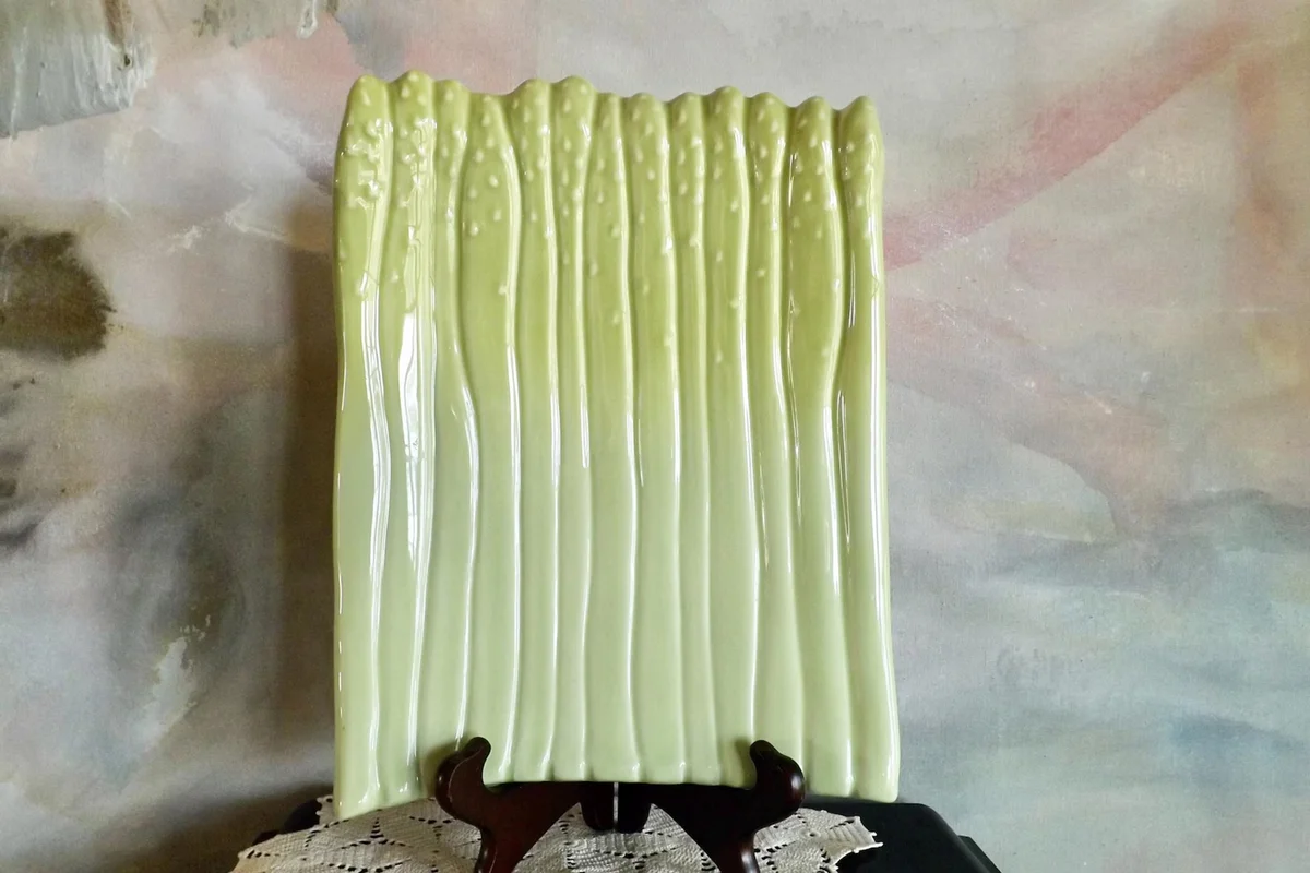 Majolica ASPARAGUS PLATE Large 12" French English Cottage Kitchen