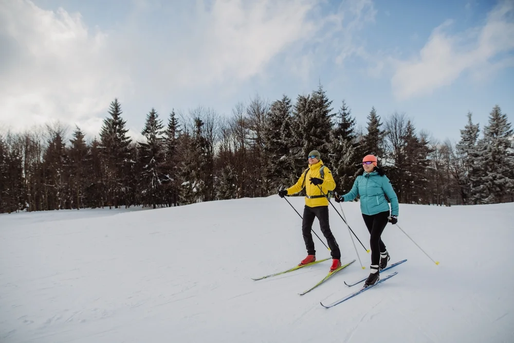 couple cross-country skiing