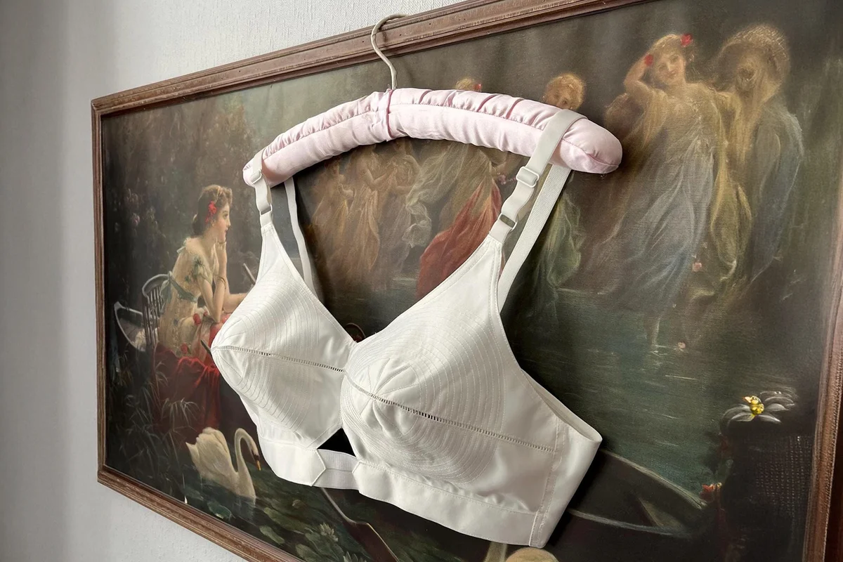 1950s vintage style white satin bullet bra, circle stitch bra