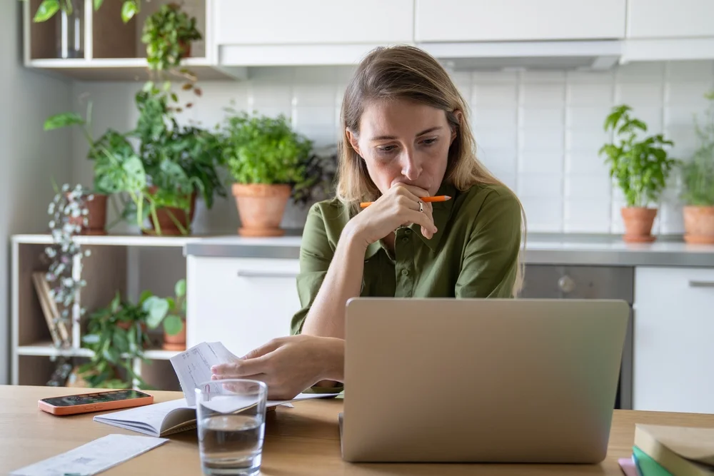 woman at the computer paying bills