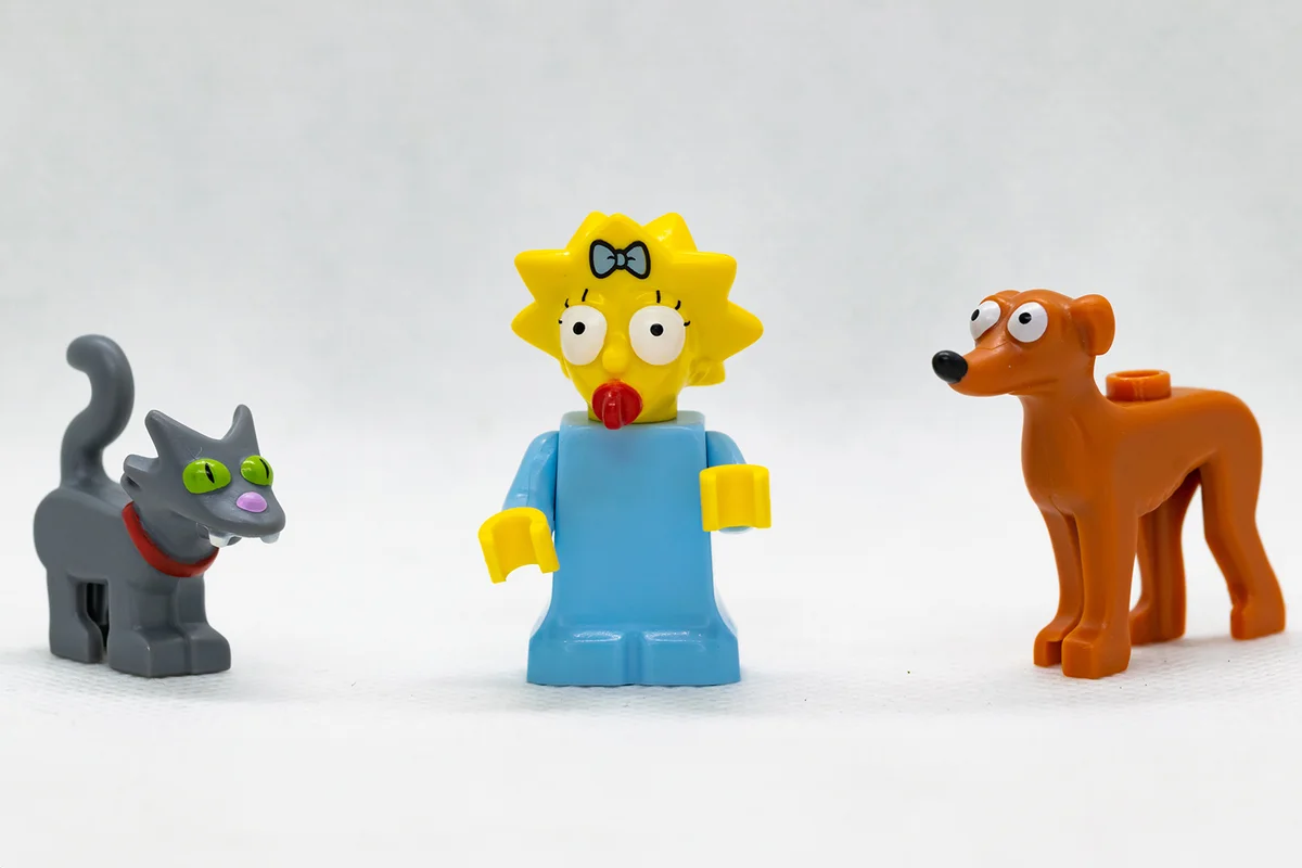 Lego Simpsons Maggie with Cat Snowball and Dog Santa's Little Helper