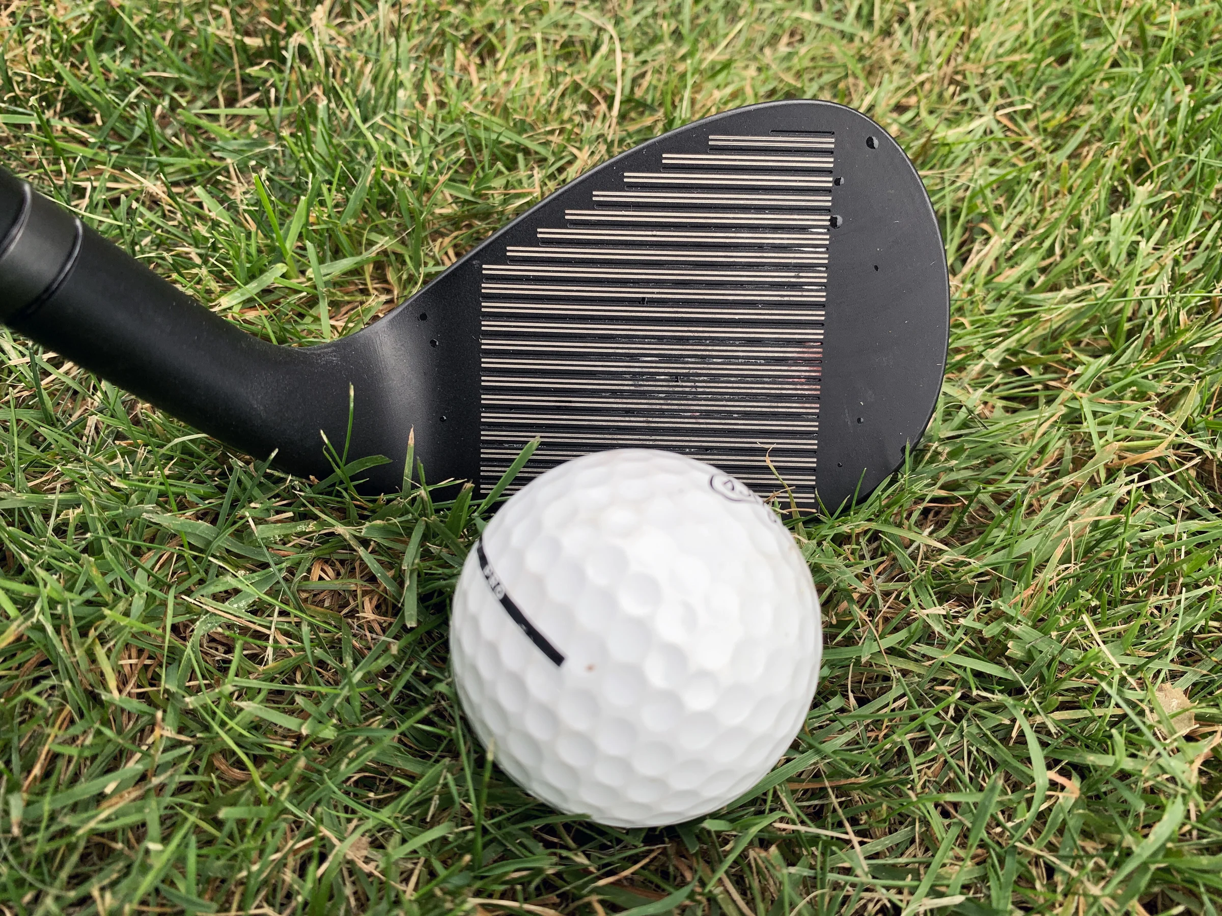 Tommy Armour 845 wedge face-on at address