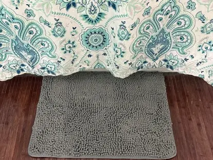Gorilla Grip bath mat in grey