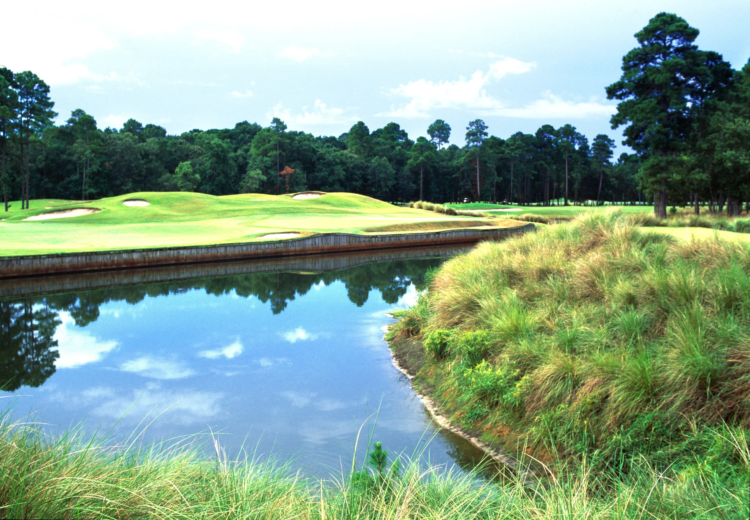 Hilton Head National's 6th green over water