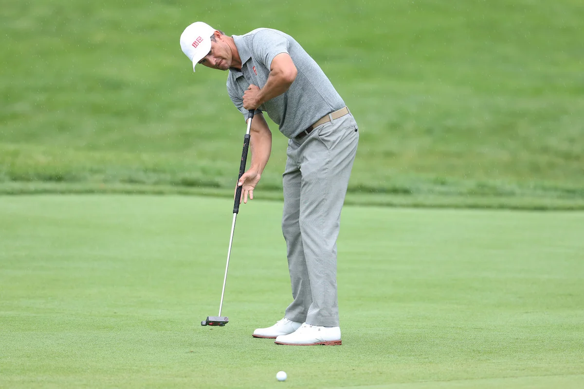 Adam Scott anchoring long putter
