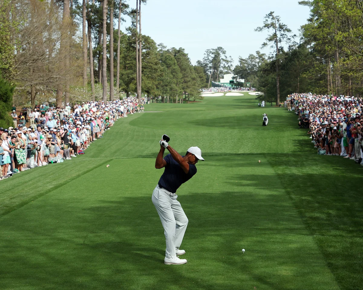 Crowd at Tiger Woods practice round