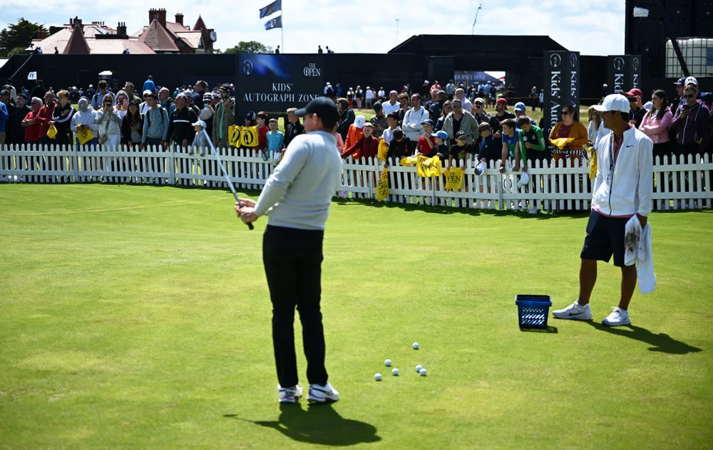 Rory McIlroy practicing his chipping
