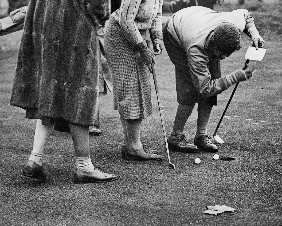 golf stymie in black and white
