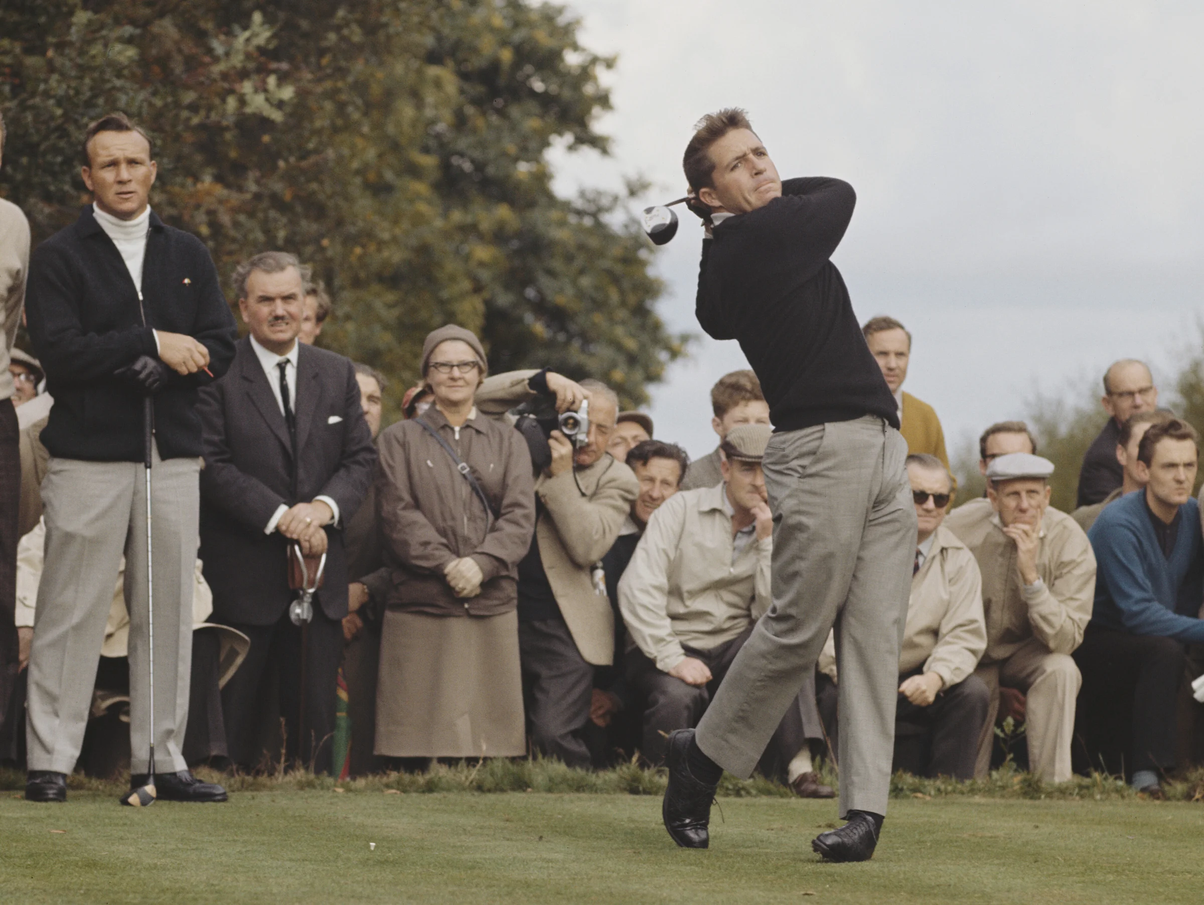 Gary Player tees off against Arnold Palmer (1964 World Match Play Championship)