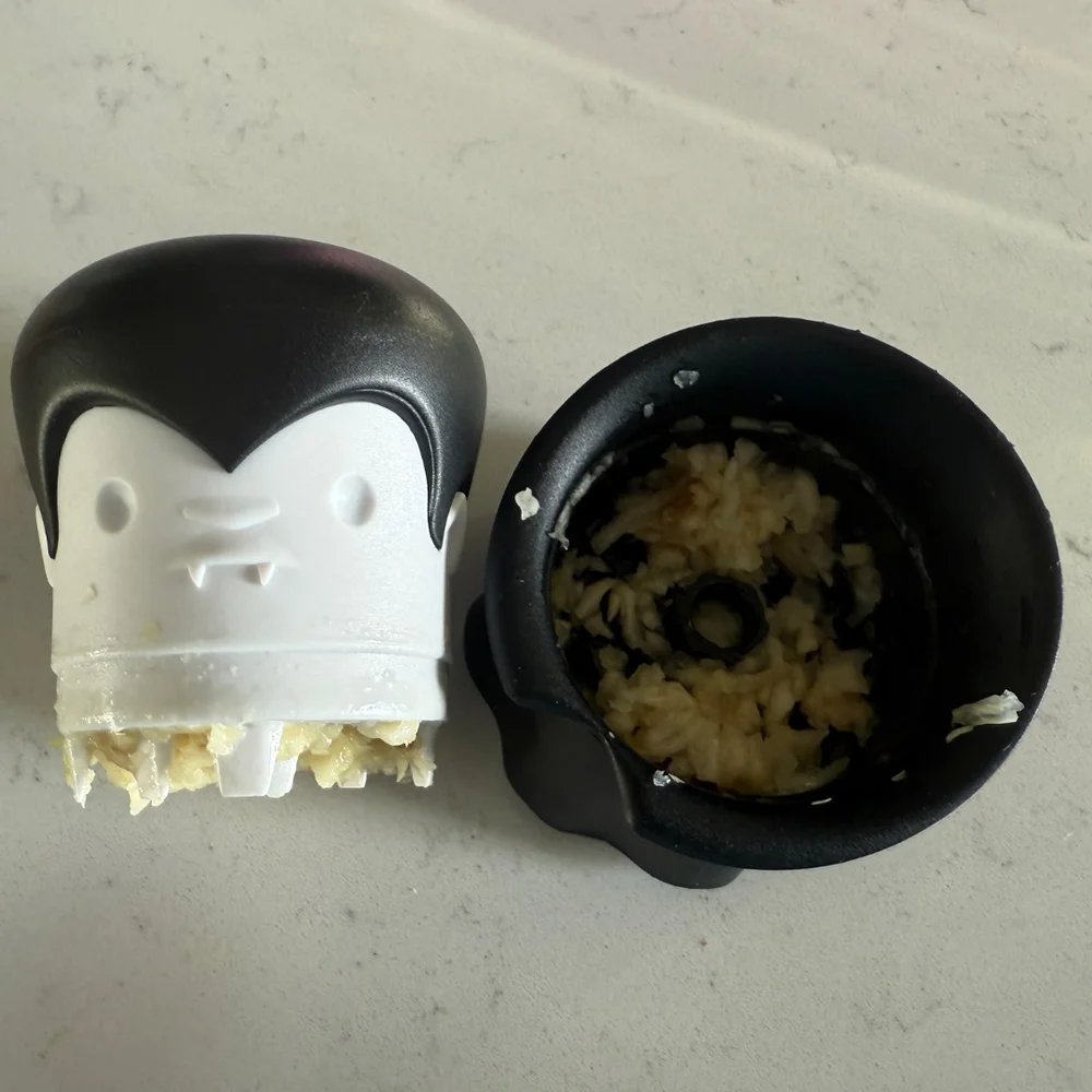 Gracula Garlic crusher