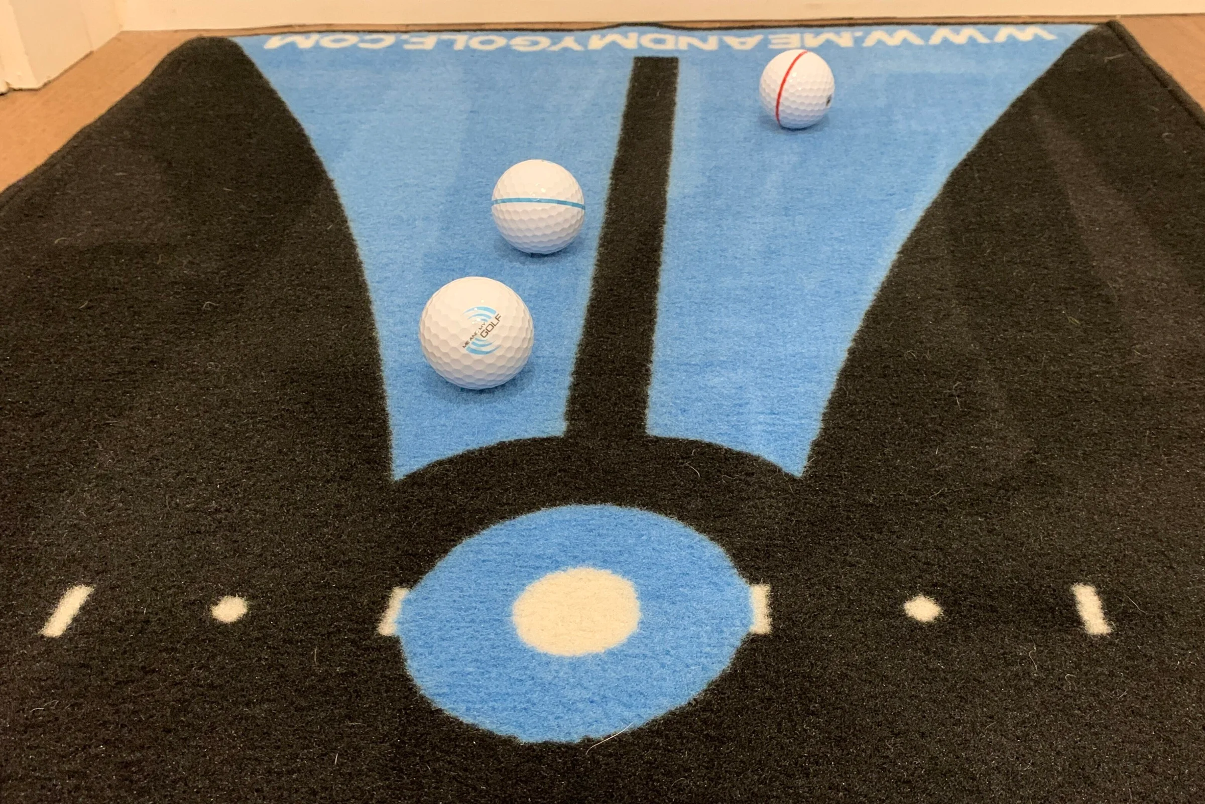 Breaking Ball Putting Mat