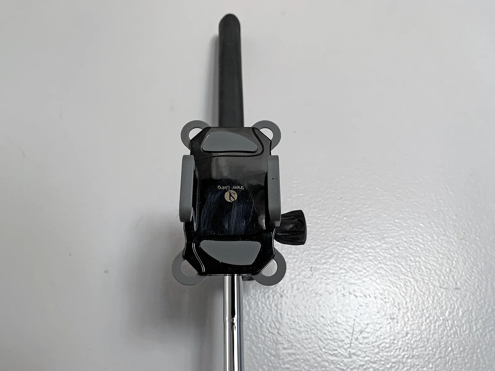Mount for putting phone on putter