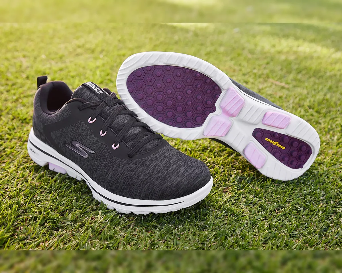 Skechers Go Golf Walk 5 on green
